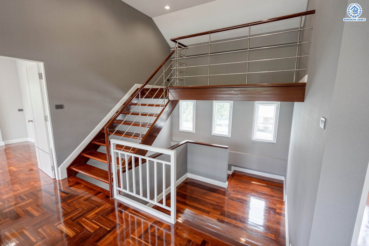 บ้านมือสองตกแต่งใหม่ ม.ศุภาลัย ออร์คิดปาร์ค1 บางแค ดีไซน์หรูหรา เนื้อที่ 117.7 ตร.ว. ฟังก์ชัน 4 ห้องนอน 4 ห้องน้ำ 1 ห้องแม่บ้าน จอดรถได้ 4 คัน บนทำเลเดินทางสะดวก เชื่อมต่อหลายเส้นทาง ใกล้เดอะมอลล์บางแค ทางด่วน "กาญจนาภิเษก" และรถไฟฟ้าสายสีน้ำเงิน "สถานีภาษีเจริญ"